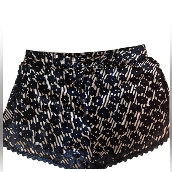 Sans Souci Print Shorts - Picture 1 of 7